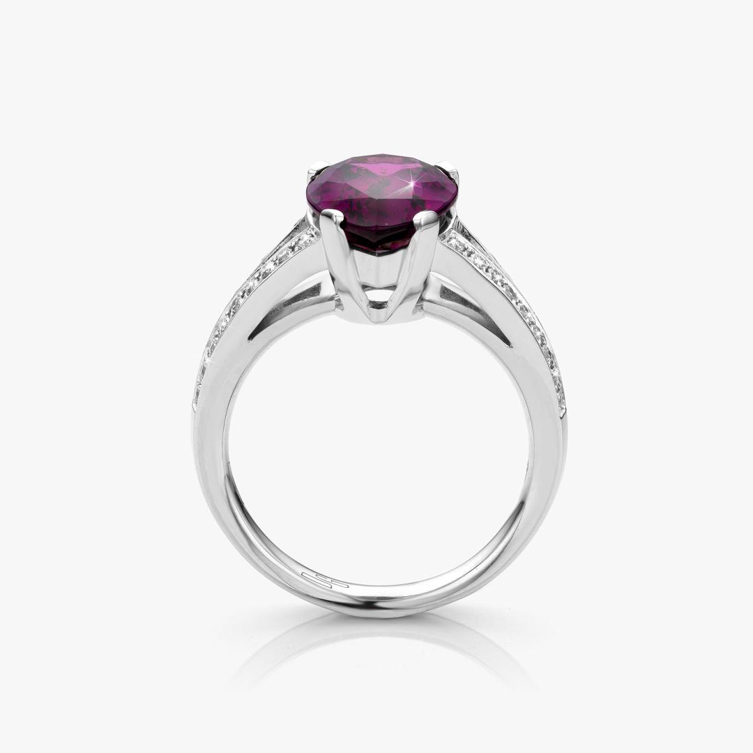 White gold ring set with purple garnet en diamonds made by Atelier Wittmann