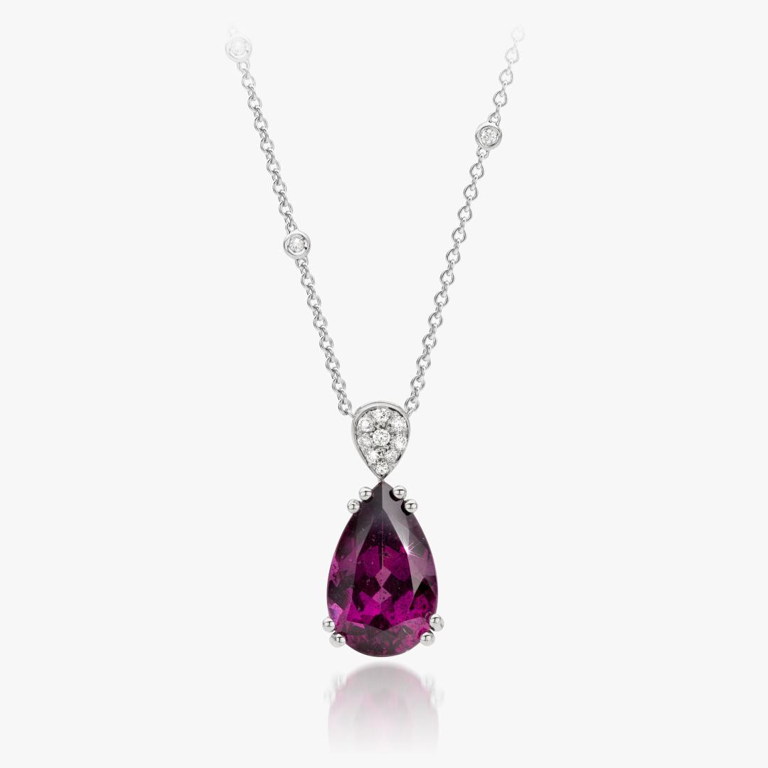 images/maison-de-greef/02.-gems/7879-cwa.2108/maison_de_greef_pendentif_grenat_mauve_diamants_front.jpg